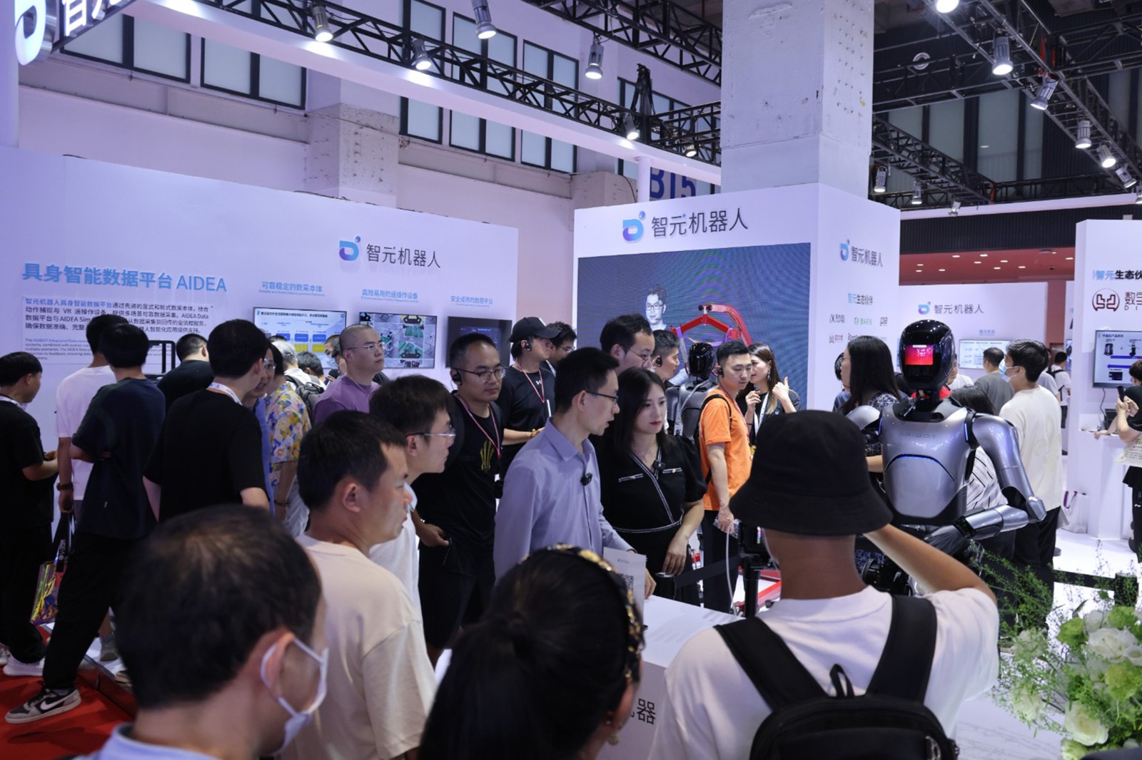 710公海线路检测中心机器人亮相世界机器人大会WRC